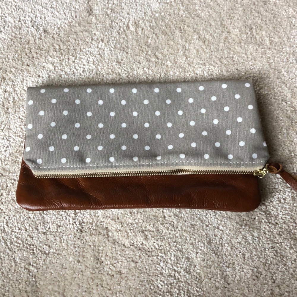 Zip folding clutch